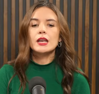 SebastianRochaZ's tweet photo. 🔹Es re fácil cuando el entrevistador es de tu misma tendencia política, cuando no te hacen preguntas incomodas, cuando te preguntan justo lo que quieres que te pregunten.

Hasta el Checho Hirane fue inquisitivo y le hizo preguntas mas que incomodas a su candidata Matthei.

Pero Matamala nunca hará eso, mas que periodista es un fan, de incomodar al poder, absolutamente nada.

 Periodismo adulador y a la carta.
