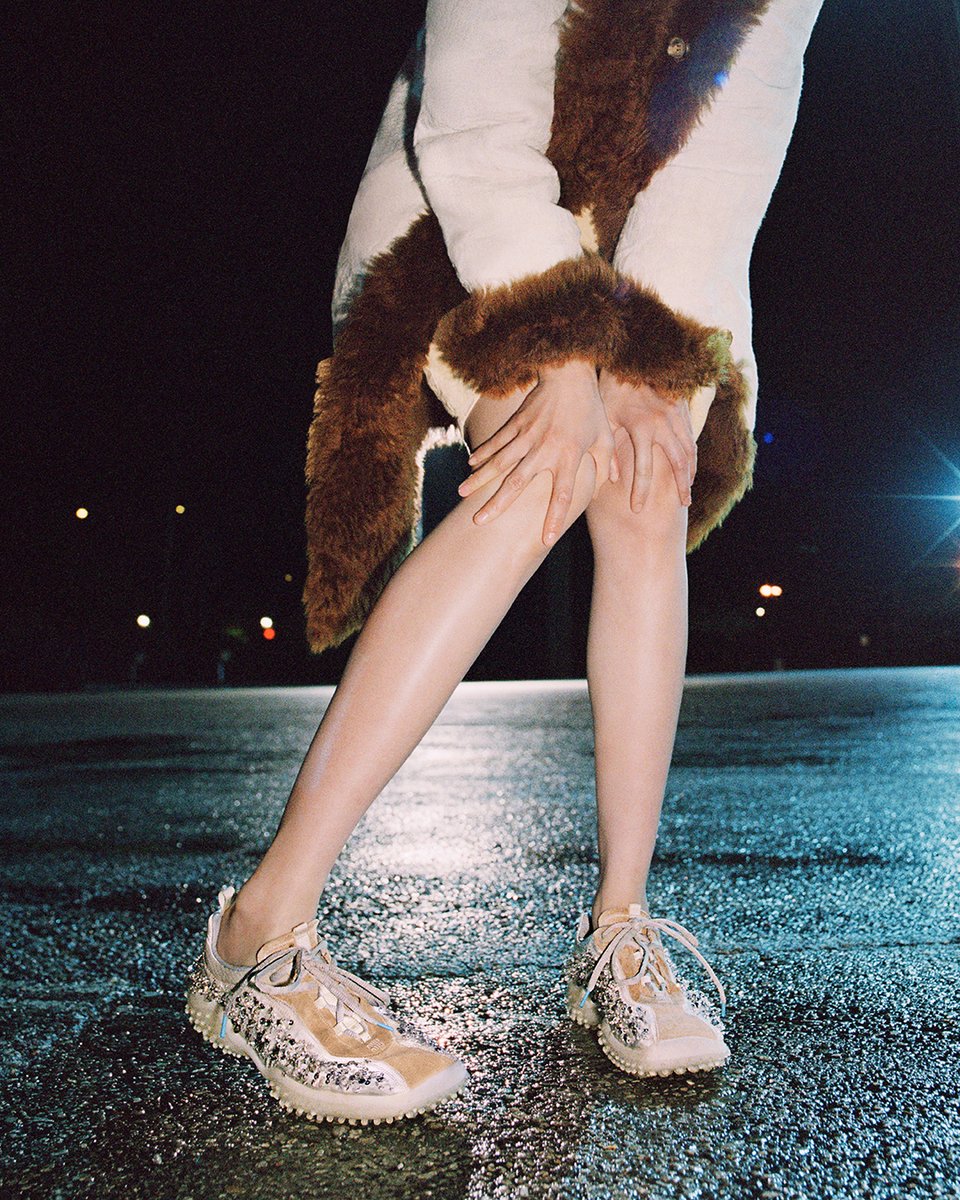 MIUMIUofficial's tweet photo. Miu Miu Fall/Winter 2026 collection is evocative of a vintage-inspired glamour, romantic but always worldly. 
Explore the full collection, including Bubble shoes via https://t.co/d0mfXdp7uQ. 

Creative Director: #MiucciaPrada
Art Director: Christopher Simmonds
Photography by Zoe Ghertner 
Stylist: Lotta Volkova 

#MiuMiu
#MiuMiuFW26