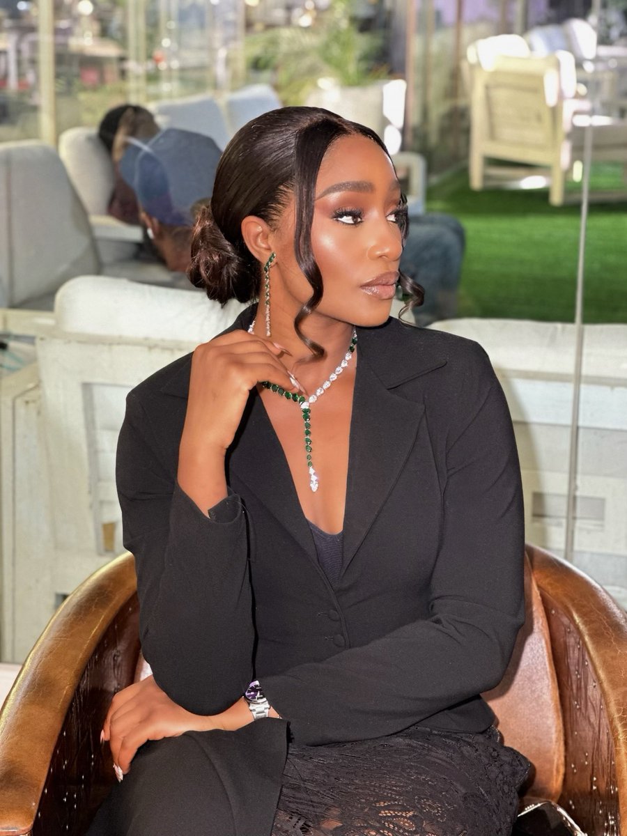 naijahousegist's tweet photo. Sheba stretching her hand out for the #160Million already.
You cannot script this kind of natural confusion. 😍
#TheGambit #BigBrotherNaijaSeason11 https://t.co/dww9NPoI92