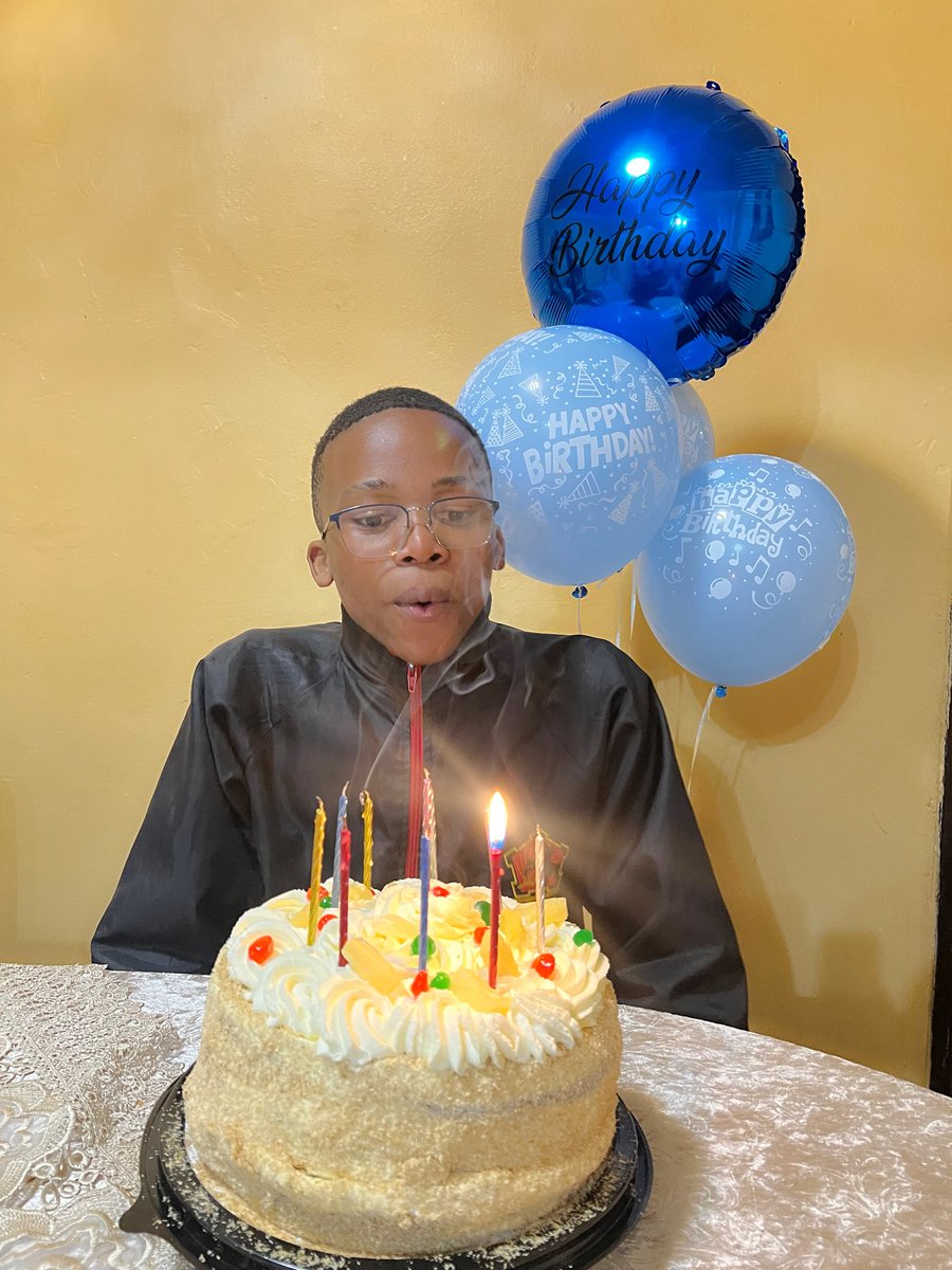 _yummymom's tweet photo. Big 15 ….Happy Birthday to my son 🎂🎈🎉❤️
May God bless him with many more Joyful & healthy years to live.🙏
#Lesedi #FirstBorn #MyFirstLove #MySon #YummyBaby #BlessedMom #Leo♌️ https://t.co/whi0EFDk1v
