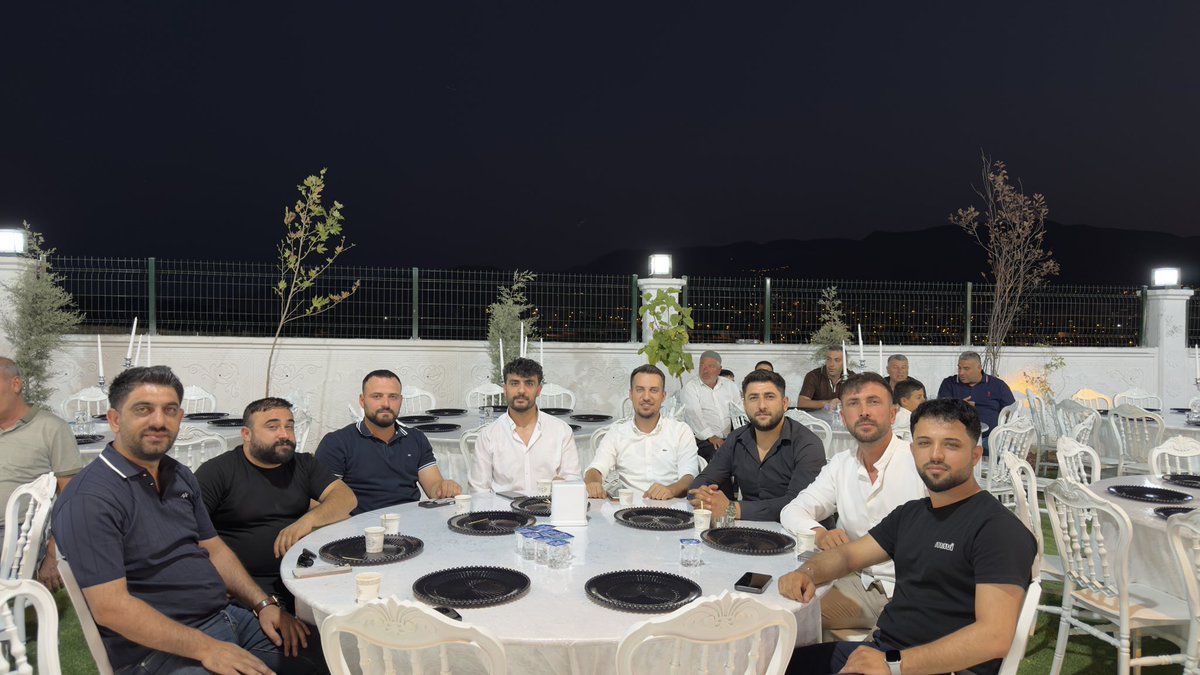 akgencliksiirt's tweet photo. İl Gençlik Kolları Başkan Vekilimiz Sn. @musti_yldz ve Kurtalan İlçe Gençlik Kolları Başkanımız Sn.@HarunPekedis2 ile birlikte,Yönetim Kurulu Üyemiz Devran Hansu’nun hizmete açtığı Grand Elit Düğün Salonunun açılışına katıldık.

İşletmenin hayırlı ve bereketli olmasını diliyoruz. https://t.co/sLj6KNKbNz