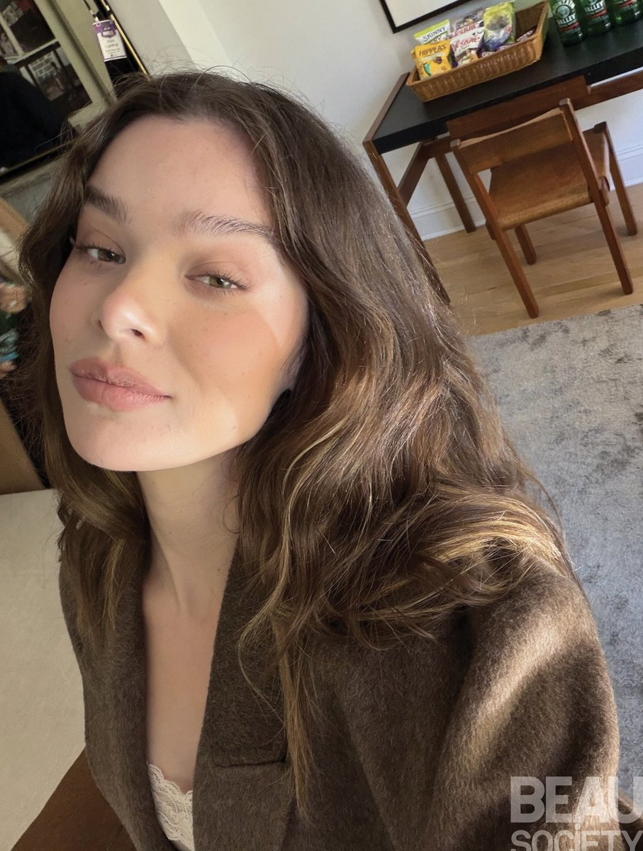archiveshailees's tweet photo. ladies and gentlemen, HAILEE STEINFELD. https://t.co/Z6lG7npwNg
