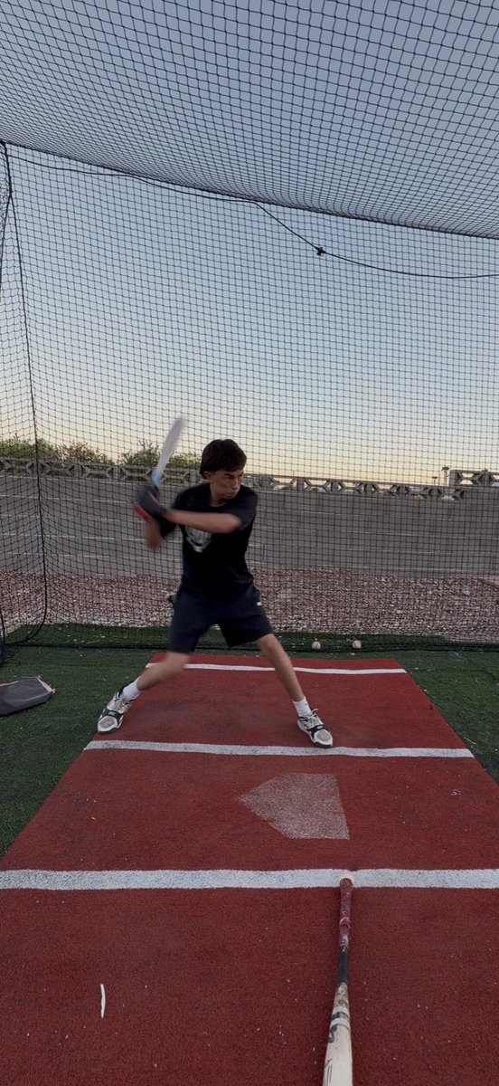 Jcosca_1bsbl's tweet photo. 2029 15yo
SS/2B
AVHS
6.91 60yd
5”10 130
Here’s a swing from my BP session the other day
•Worked on staying behind the ball •holding my posture in my hips and upper body 
•letting my lower body release the barrel into the zone
@InfieldVitamins 
@mtba_inc 
@CoachKenny14 https://t.co/qaBYTaxReH