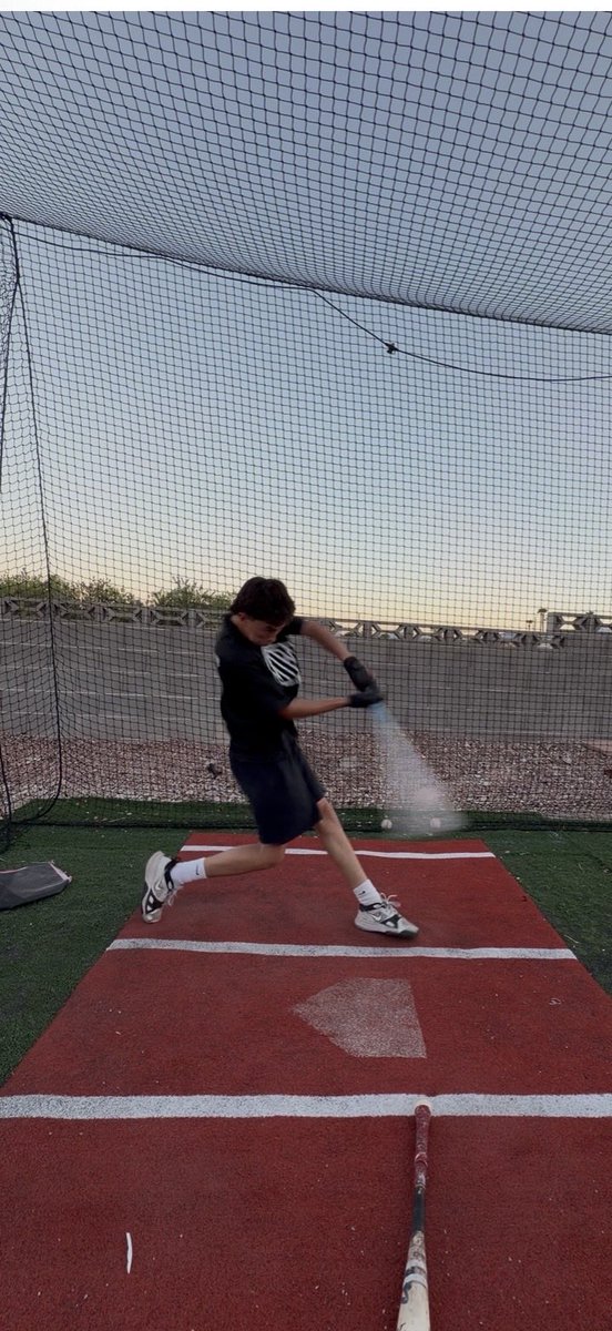 Jcosca_1bsbl's tweet photo. 2029 15yo
SS/2B
AVHS
6.91 60yd
5”10 130
Here’s a swing from my BP session the other day
•Worked on staying behind the ball •holding my posture in my hips and upper body 
•letting my lower body release the barrel into the zone
@InfieldVitamins 
@mtba_inc 
@CoachKenny14 https://t.co/qaBYTaxReH