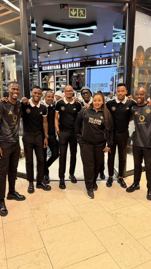 fruitcakesana's tweet photo. Orlando Pirates Store launch 🥹😍❤️ https://t.co/wzzXjur2co