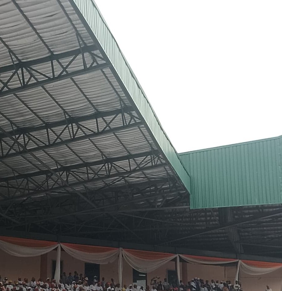 lawrence_080L's tweet photo. @NigeriaStories I heard once upon a time 😂

One NIGERIAN  got a free visa for a match after the played match the sponsor can't find him again 🤭😂 https://t.co/QIYTmtH5ZA