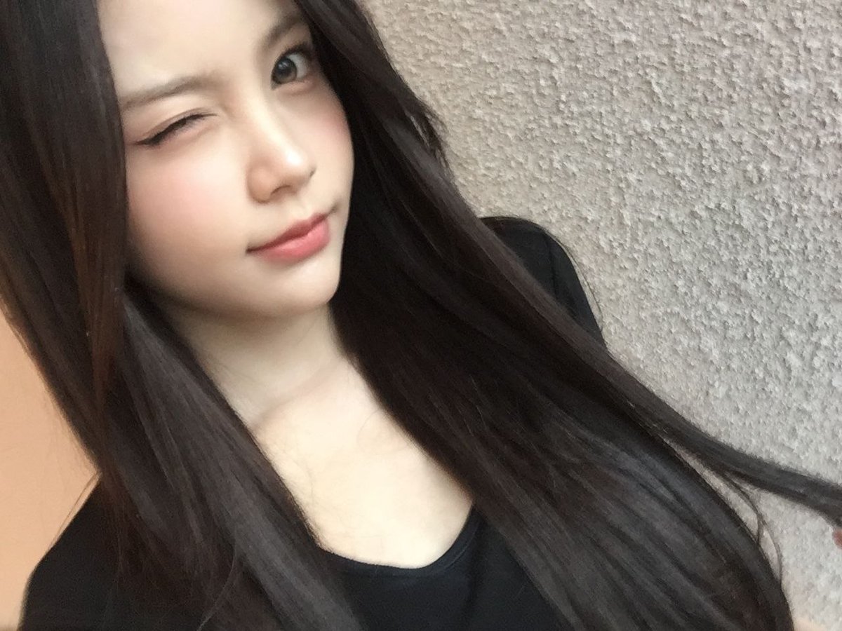 cardmeni's tweet photo. who gave you permission to look this long? https://t.co/SzByrSPJsQ