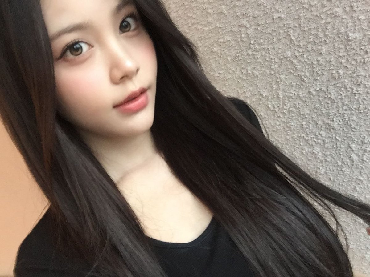 cardmeni's tweet photo. who gave you permission to look this long? https://t.co/SzByrSPJsQ
