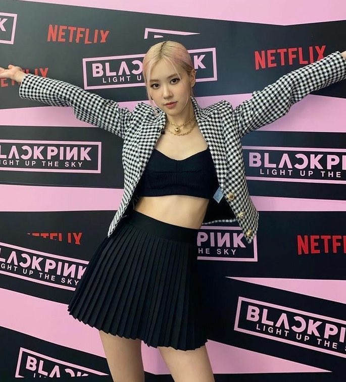 pinksview's tweet photo. gorgeous girl. https://t.co/s0XkBM8v0j