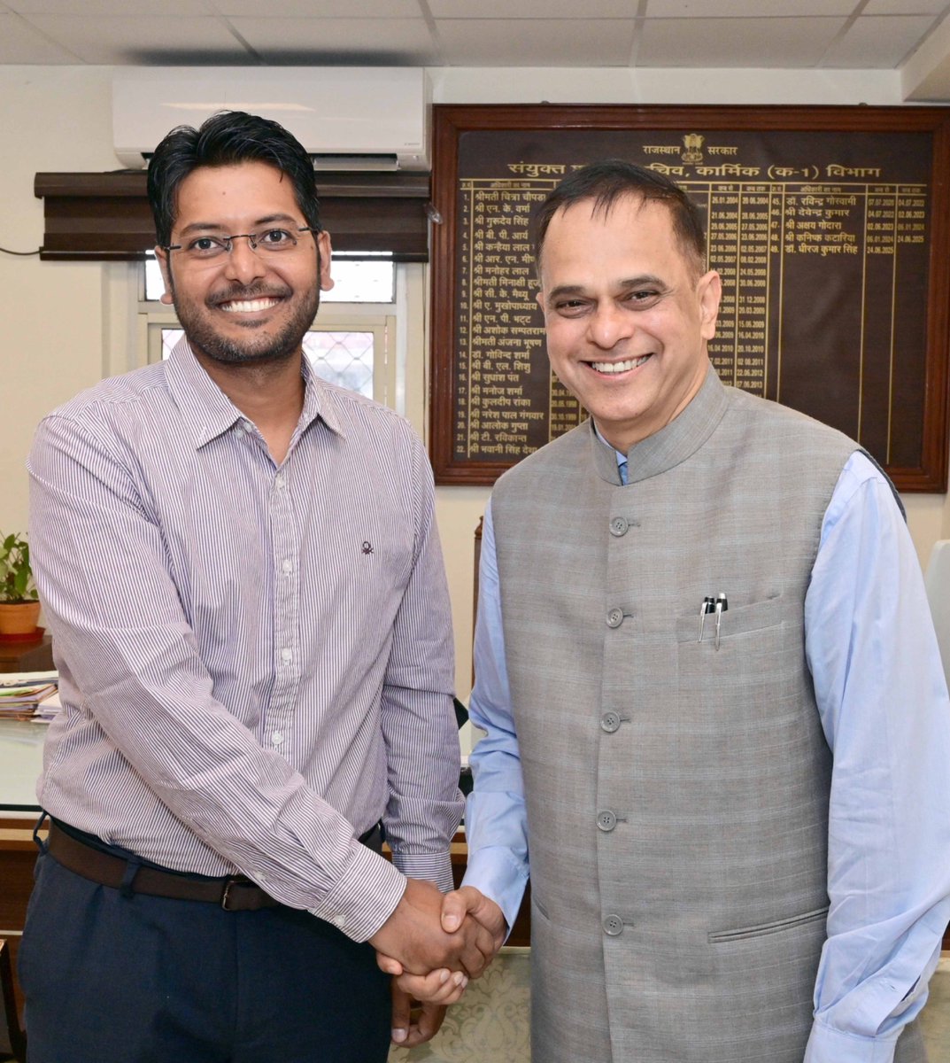svoruganti1466's tweet photo. The enthusiasm and work ethic of young Joint Secretaries powers the Secretariat - with Shri Dhiraj Kumar Singh IAS Joint Secretary Department of Personnel in his office today

29 July 2026

@BhajanlalBjp 
@DIPRRajasthan 
@RajGovOfficial 
@RajCMO 
@PIBJaipur https://t.co/iCb5ChNVnM