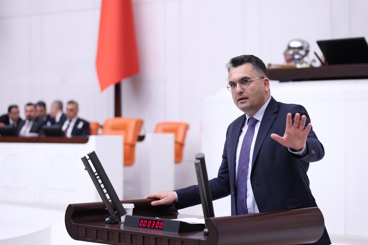 bdalgin's tweet photo. Saat 21:10’da tekrar TBMM Genel Kuruluna hitap edeceğim

YÖK Kanun teklifinin emek sömürüsünün önünü açan, beyin göçünü maskeleyen ilk maddesinin geri çekilmesini milletimiz adına talep edeceğim

https://t.co/Gn4YjDChbb https://t.co/2V0LnchLSB