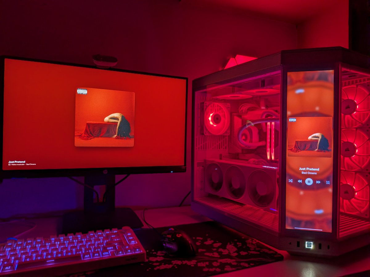 FrostInari's tweet photo. How to set the right vibes after a long day at work❤️‍🩹

case: @hytebrand https://t.co/m12060nfeR