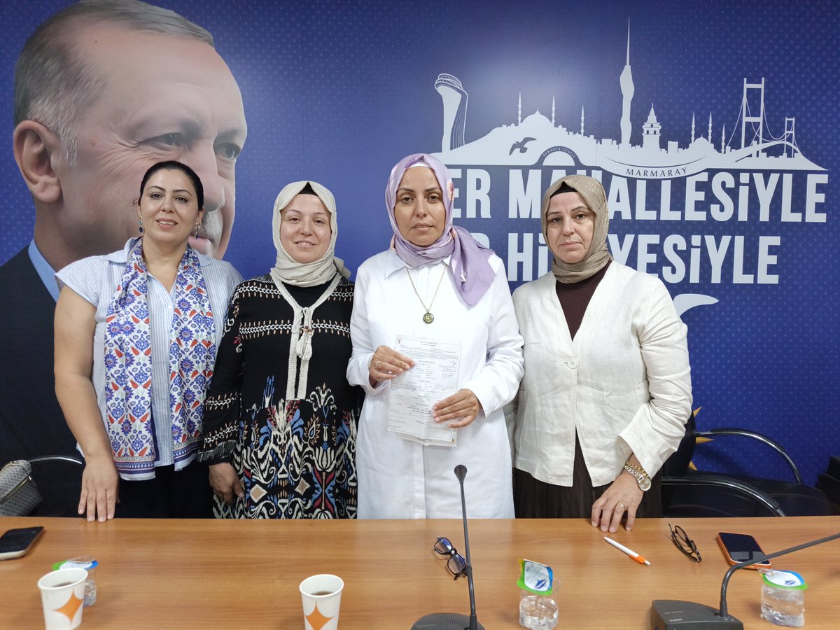 akkadinkcekmece's tweet photo. Değerli teşkilat mensuplarımızın özverili çalışmaları sonucunda gerçekleştirdikleri üye çalışmalarına ait formlar, Başkanımız @salihakaradayi ve İl Koordinatörümüz @BaharUZUN23 'e teslim edildi.
Cumhurbaşkanımız Sayın Recep Tayyip Erdoğan’dan aldığımız güçlü teşkilat ruhu ve hizmet aşkıyla; durmadan, yorulmadan, gece gündüz demeden çalışmalarımıza devam ediyoruz. 🇹🇷
Her bir teşkilat mensubumuzun emeği, gayreti ve fedakârlığı bizler için çok kıymetli. Birlik ve beraberlik içerisinde, daha güçlü bir teşkilat için çalışmaya devam! 💙
#HerMahallesiyleKüçükçekmece #HerSokağıylaKüçükçekmece