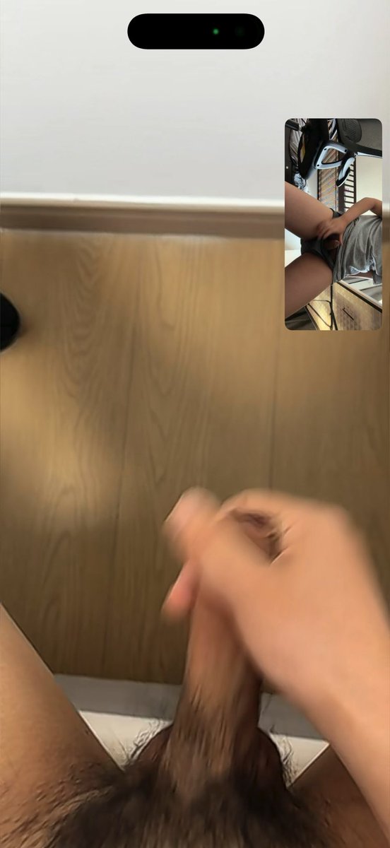 Tom022_'s tweet photo. 主包今天在上网课的时候被主人远程控制啦（好刺激🥴🥵) 骚狗精虫上脑被主人骂射了射了一手🥵 #调教 #飞机 #07
#男大 #主人 #0 #side #粗口 https://t.co/Yog1iP6XVm