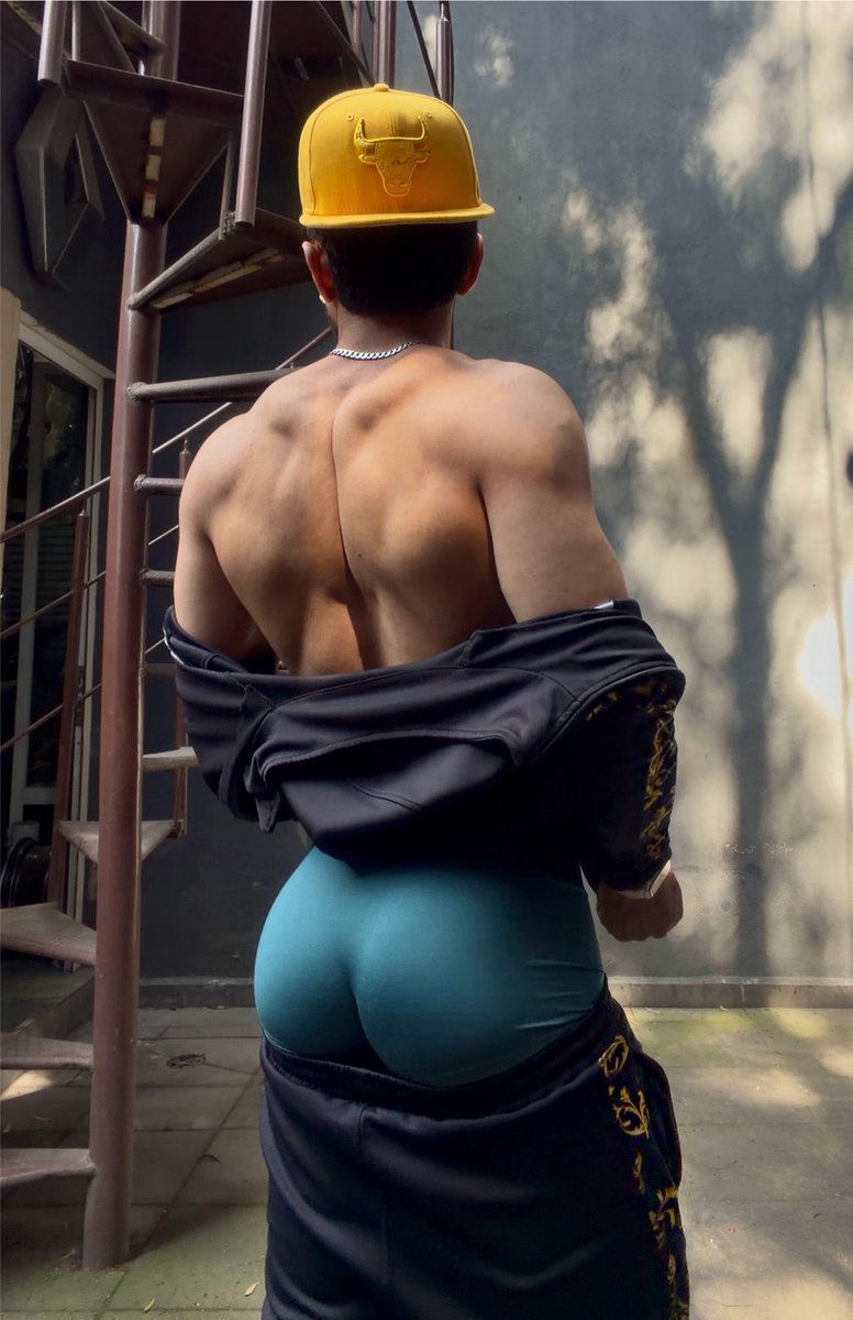 itsalarcon's tweet photo. Está porque me gustó mi espalda 😏👅 https://t.co/C7kj0LK3Dv