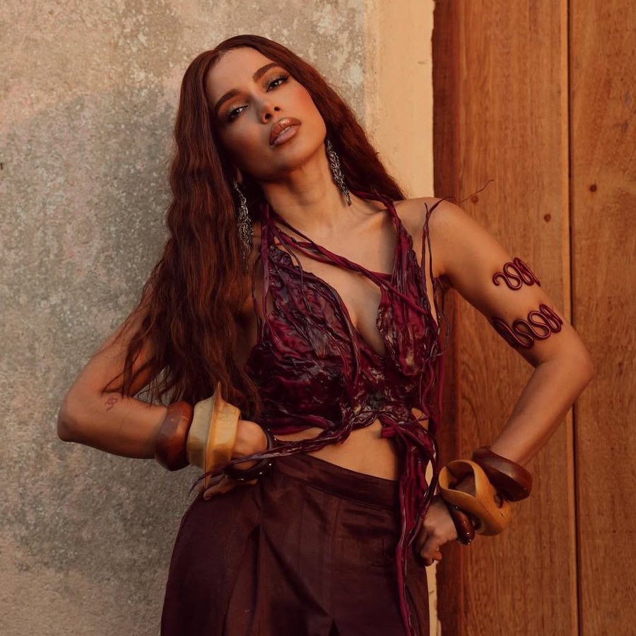 poptime's tweet photo. Anitta NÃO irá vender bebidas alcoólicas das das 14h às 16h30 nos shows da era “EQUILIBRIVM” para que o público possa aproveitar atividades de meditação, yoga, massagem e numerologia. https://t.co/2bOymJpeRf