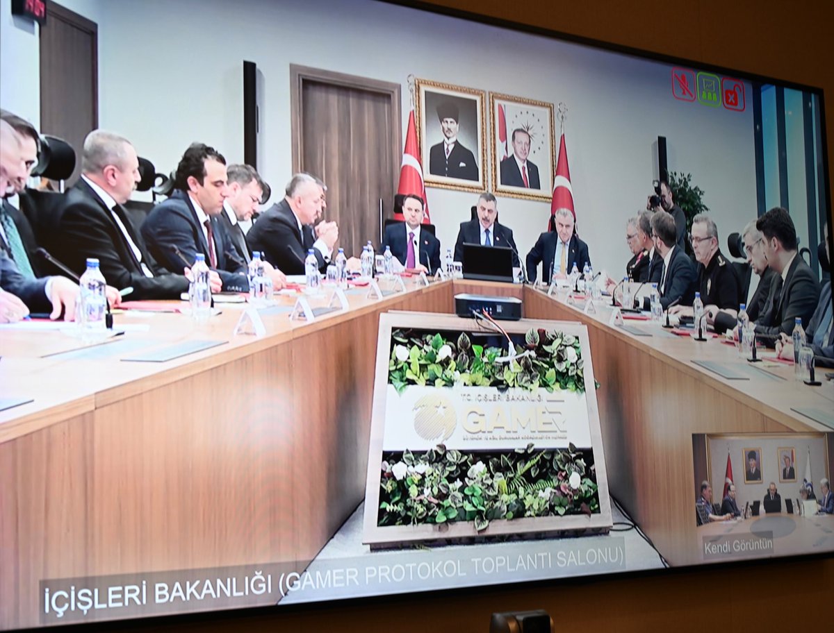 SeddarYavuz's tweet photo. İçişleri Bakanımız Sn. @mustafaciftcitr, Adalet Bakanımız Sn. @abakingurlek ile Gençlik ve Spor Bakanımız Sn. @OA_BAK başkanlığında gerçekleştirilen Spor Güvenliği VKS Toplantısı'na katıldık.

Spor müsabakalarında güvenliğin en üst seviyede sağlanmasına yönelik yürütülen çalışmalar, alınacak tedbirler ve kurumlar arası koordinasyon konuları değerlendirildi.