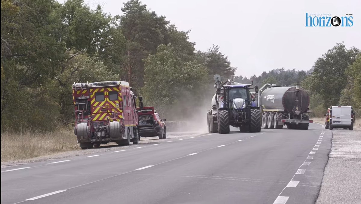 vandaele_sa's tweet photo. Tu es sérieuse @marinetondelier ???
Toi tu fais ton tour de 🇫🇷 
Les agri @FNSEA @FDSEA77 aidons les pompiers pour sauver nos forêts, notre patrimoine, notre biodiversité et protégeons les maison de nos concitoyens à Fontainebleau. 
Toi tu parles tu parles, nous, nous agissons… https://t.co/NtihfAEOsf