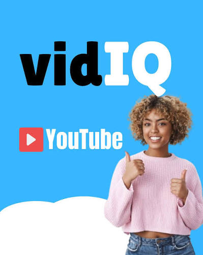 efekorayyy's tweet photo. Sıfır maliyetli bir YouTube otomasyonu kurdum.

15 video ürettim, 2 saat 40 dakika içerik. Üstüne 26 dakikalık bir müzik mix'i. Stok görsel aboneliği yok, seslendirme aboneliği yok, kurgu programı yok.

Kurulumun tamamını adım adım anlatacağım. Kod bilmene gerek yok ben de bilmiyordum.

ÖNCE ŞUNU ANLAYALIM NASIL ÇALIŞIYOR

Sistem 3 parçadan oluşuyor

1) GÖRSEL — NASA ve Wikimedia'nın açık arşivlerinden otomatik indiriliyor. İkisi de ücretsiz, telifsiz, ticari kullanıma açık.

2) SESLENDİRME — Microsoft Edge'in neural sesleri. Tarayıcıdaki "sesli oku" özelliğinin arkasındaki motor. Ücretsiz, sınırsız, API anahtarı istemiyor.

3) KURGU — ffmpeg. Video işlemenin dünya standardı, açık kaynak, komut satırından çalışıyor. YouTube'un kendisi de arka planda bunu kullanıyor.

Bu üçünü birbirine bağlayan 6 tane küçük script var. Her biri tek bir iş yapıyor.

NE GEREKİYOR

• Windows bilgisayar (Mac de olur, komutlar biraz değişir)
• Node.js (ücretsiz)
• ffmpeg (ücretsiz)
• Claude Code veya benzeri bir AI kodlama aracı

Hepsi bu. Tek ücretli şey AI asistanı, o da scriptleri senin yerine yazacak.

EN ÖNEMLİ NOKTA

Ben bu scriptlerin hiçbirini elle yazmadım. Ne yapmasını istediğimi anlattım, Claude yazdı. Hata verince hatayı yapıştırdım, düzeltti.

Yani öğrenmen gereken şey ffmpeg değil. NE İSTEDİĞİNİ NET ANLATMAK.

Sonraki postta kurulumu yapıyoruz.