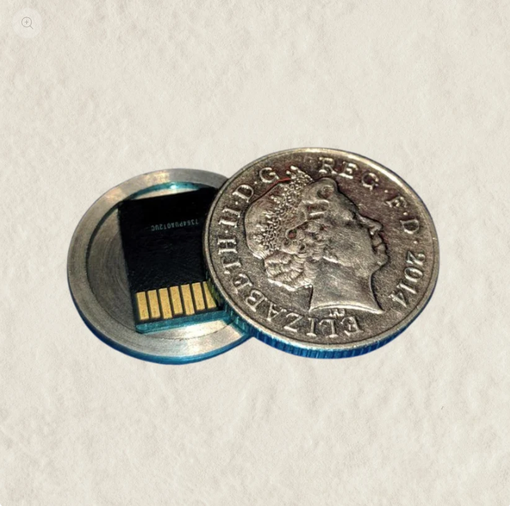 we_satoshis's tweet photo. ✈️ How to travel abroad with Bitcoin ?

1️⃣ Enable Travel Mode.
2️⃣ Remove the microSD card and stash it somewhere discreet (ex : inside one of the Hollow Spy Coins).
3️⃣ Reboot the card.

That's it. Your Wesatoshis will boot into Flappy Bird game until the microSD card is reinserted to restore your wallet.
Travel lighter. Keep your wallet separate