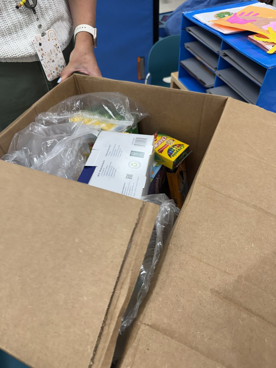 TyNikki410's tweet photo. School #2 received their supplies, sensory toys, and fidgets🙌🏽 Salute to the Parlay Syndicate/Lady Lockz  @TheRealKMB @onlyriskyworld @ALGOTLYRICS @Keenankongo @texstyles_ Cali @Cee187127 #Back2Schoolgiveaway #parlaysyndicate #LadyLockz https://t.co/E9JyVoMjFb