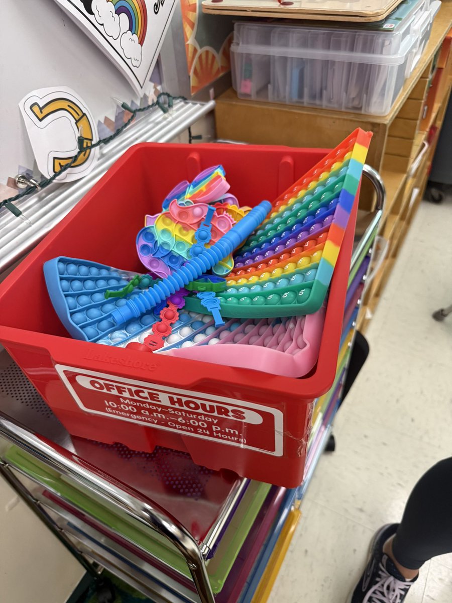 TyNikki410's tweet photo. School #2 received their supplies, sensory toys, and fidgets🙌🏽 Salute to the Parlay Syndicate/Lady Lockz  @TheRealKMB @onlyriskyworld @ALGOTLYRICS @Keenankongo @texstyles_ Cali @Cee187127 #Back2Schoolgiveaway #parlaysyndicate #LadyLockz https://t.co/E9JyVoMjFb