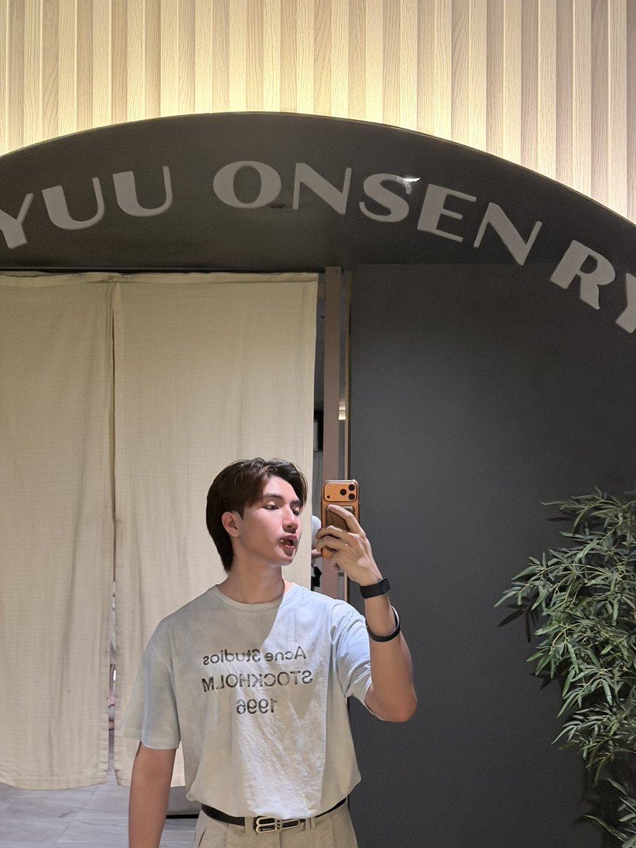 Atom45654's tweet photo. วันนี้ไป Ryuu Onsen มารีวิสั้นๆคือ มีแต่คนรู้จัก55 ตกแต่งสวย บรรยายกาศดี ฟรินๆ ราคาดีด้วย คนโอเคคับหลากหลายดี เอาไป 8.5/10 หักที ห้องซาวน่าเล็กไปหน่อย แล้วก็ ไม่มีน้ำยาบ้วนปาก กับพนักงานไม่ค่อยน่ารัก ( ดูไม่มีใจบริการ) นอกนั้นโอเคเลย✨♨️ https://t.co/6eOdizJz3q