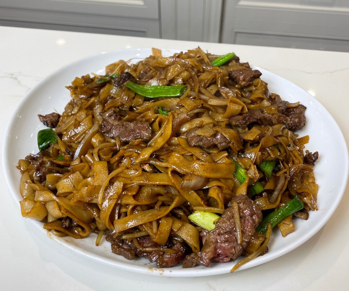 astoundingkiwi's tweet photo. 6) 
👈 Egg fried rice (蛋炒饭 / danchaofan)
👉Stir-fried beef noodles (干炒牛河 / ganchaoniuhe) 
These are simple and cheap homestyle dishes
https://t.co/pCkmUMsdYU
https://t.co/C60WF20OcN https://t.co/Bfp3rjTECH