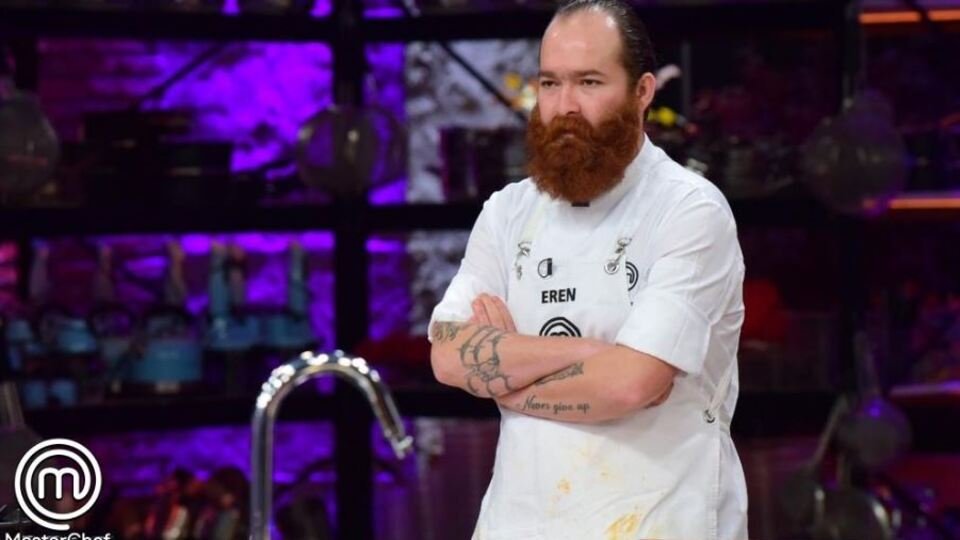 meattingmedya's tweet photo. Masterchef birincisi Eren Kaşıkçı, İstanbul Kilyos'taki evinde ölü bulundu. Yaşanan elim olay sonrası İstanbul Cumhuriyet Başsavcılığı tarafından soruşturma başlatıldı. https://t.co/dAz4CZvk4Q