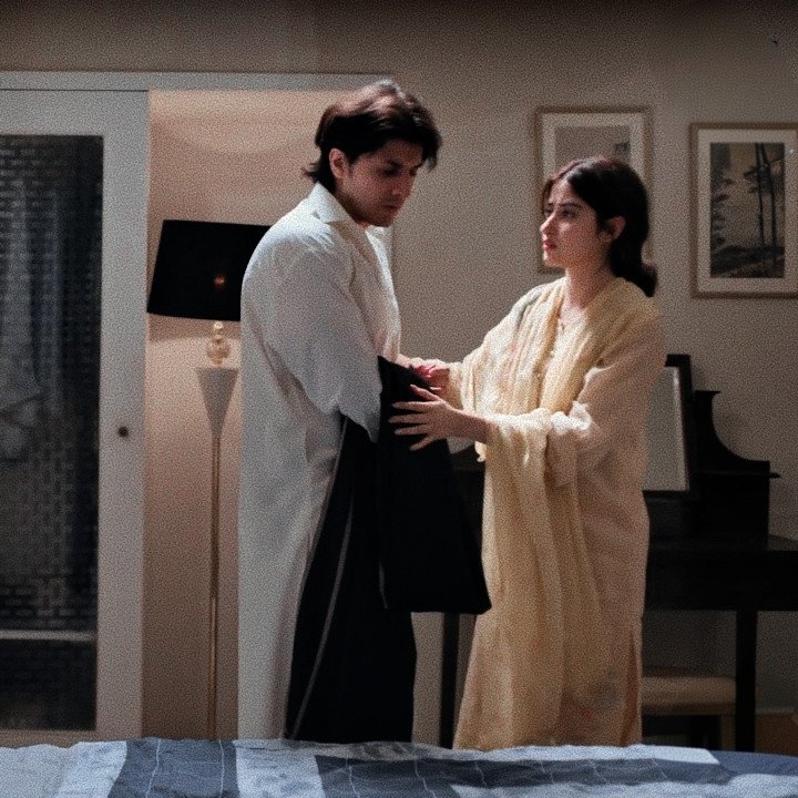 llusino1's tweet photo. Rabia's gaze here🤏🏻 
#zanjeerain #sarbiya https://t.co/ZdndR4d2ya