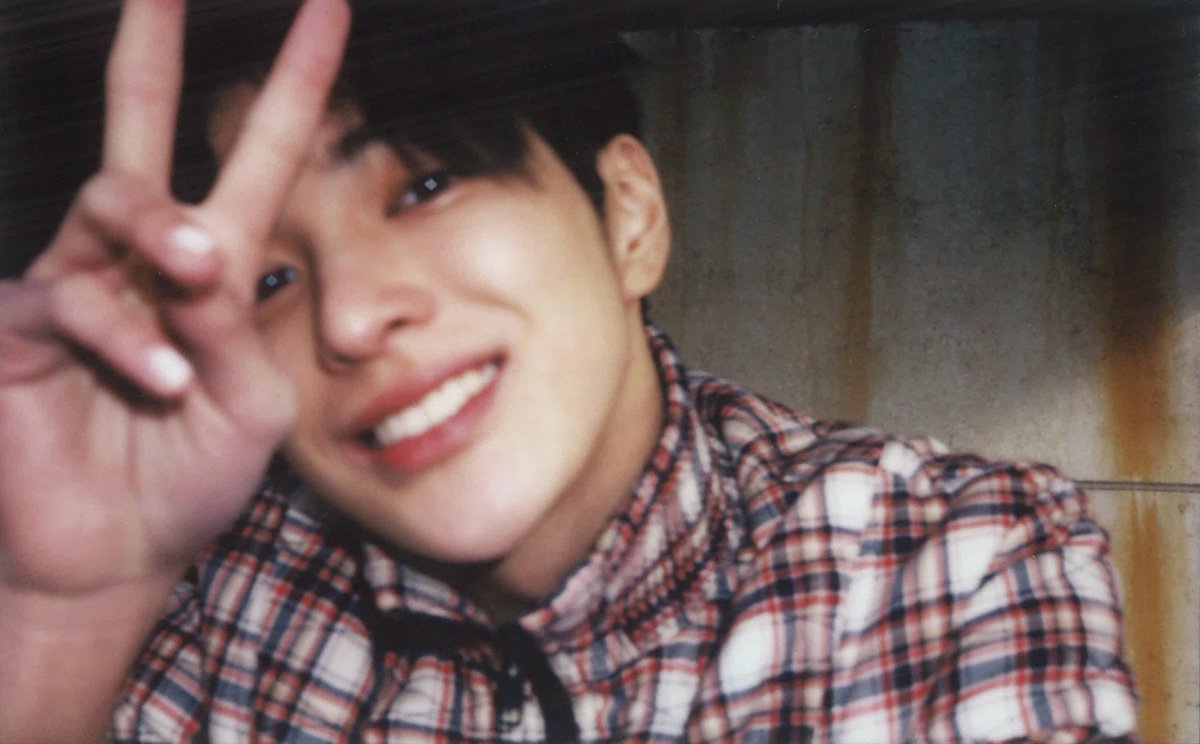 zahaoyufan's tweet photo. hope u always smile, smile, and smile, ndull. preserve that lovely curve of a smile, it is the sun that illuminates the darkest corners of my life <3! https://t.co/lZQB9NAQ5s