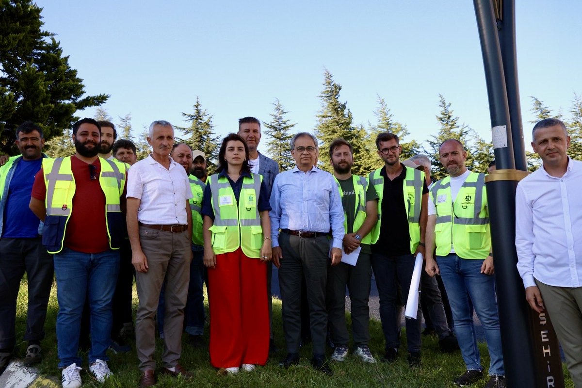 hayribaracli's tweet photo. 🚧 Gazanfer Bilge Bulvarı (Santral Rampası)’nda üstyapı yenileme çalışmalarımızı başlattık.

🛣️ Kocaeli’mizin en yoğun ve en eğimli güzergâhlarından birinde; daha güvenli, daha konforlu ve daha uzun ömürlü ulaşım için yüksek dayanımlı cüruf taş mastik asfalt uyguluyoruz.

✅ Ulaşım altyapımızı daha güçlü ve daha sürdürülebilir hale getirmek için çalışmalarımıza aralıksız devam ediyoruz.

#şehrimKocaeli