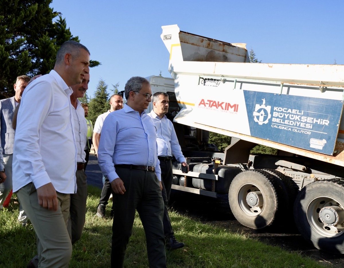 hayribaracli's tweet photo. 🚧 Gazanfer Bilge Bulvarı (Santral Rampası)’nda üstyapı yenileme çalışmalarımızı başlattık.

🛣️ Kocaeli’mizin en yoğun ve en eğimli güzergâhlarından birinde; daha güvenli, daha konforlu ve daha uzun ömürlü ulaşım için yüksek dayanımlı cüruf taş mastik asfalt uyguluyoruz.

✅ Ulaşım altyapımızı daha güçlü ve daha sürdürülebilir hale getirmek için çalışmalarımıza aralıksız devam ediyoruz.

#şehrimKocaeli