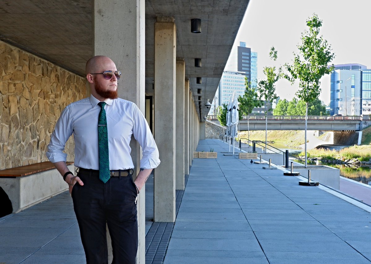 inkubatorr2's tweet photo. #cz #czechrepublic #relax #pohoda #czechgentleman #gentleman #gentlemanstyle #gentlemanoutfit #dapper #dress #fashion #necktie #kravatak #outfit #style #mystyle #shirt #tie #kosile #kravata #elegance #elegant #elegantnicesko #czechman #bryle #glasses #rullerovonabrezi #tattoo https://t.co/f6nzse5kCL