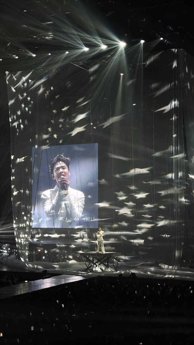 Eyetnp's tweet photo. จะบอกว่า Stage น้องไทยแสงสวยมากกก ถ่ายมุมไหนก็สวย เผื่อน้องอยากได้แบบไกล ๆ หน่อยนะค้าบบ 🪽✨
#THAIchayanon https://t.co/HvjLS5mfIR