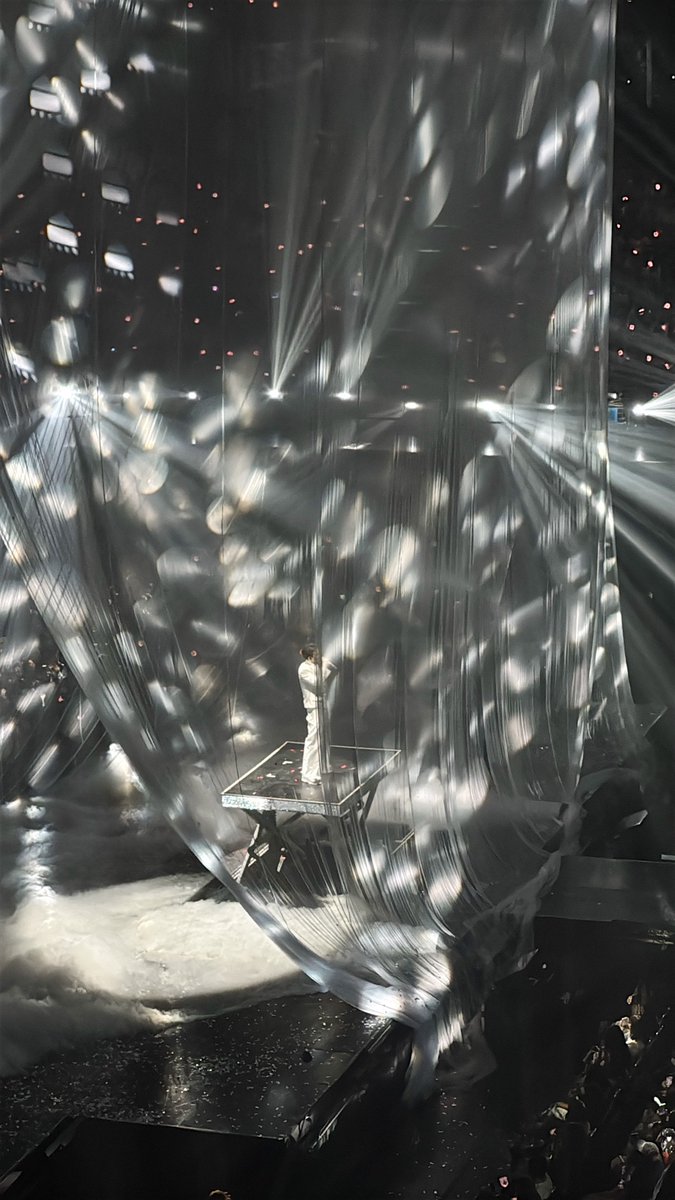 Eyetnp's tweet photo. จะบอกว่า Stage น้องไทยแสงสวยมากกก ถ่ายมุมไหนก็สวย เผื่อน้องอยากได้แบบไกล ๆ หน่อยนะค้าบบ 🪽✨
#THAIchayanon https://t.co/HvjLS5mfIR