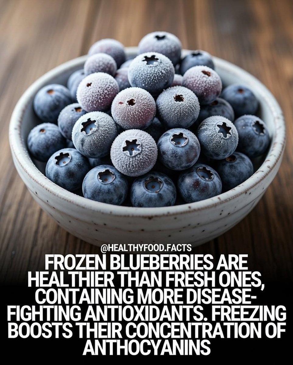 ClaierGentile's tweet photo. Frozen blueberries > fresh? Sometimes, yes 🫐❄️

✔️ Picked at peak ripeness & frozen fast — nutrients locked in
��️ Antioxidant-rich (hello anthocyanins 💙)
✔️ Less vitamin loss from light, heat & long storage
✔️ Budget-friendly & available year-round
✔️ No washing. No spoilage. No waste.

Smoothies, oatmeal, yogurt — just grab and go.

Sometimes frozen isn’t less healthy… it’s smarter.
Your freezer might be hiding a nutritional upgrade