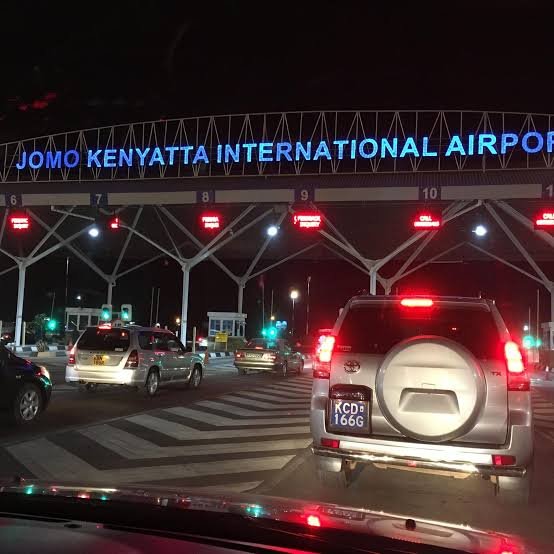 sholard_mancity's tweet photo. Update from the replies:

No power reported in:
Donholm • Embakasi • Saika • Uthiru • Kikuyu Road • Roasters • Maziwa • Athi River • Kijabe • Nakuru

Power is back at JKIA

Still waiting on official word from 
@KenyaPower_Care. https://t.co/pDKaIvZE2R