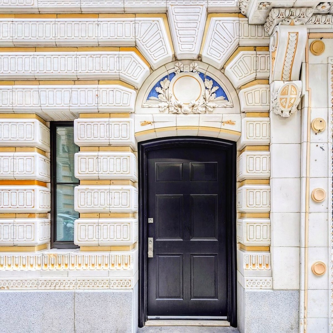 SidewalkSafari's tweet photo. I'm loving this NYC facade.
#NYCArchitecture #ISeeWindowsAndDoors #ThePrettyCities #IgersNYC #NYCDetails https://t.co/71bhNmRQN8 https://t.co/lE3Qns3805