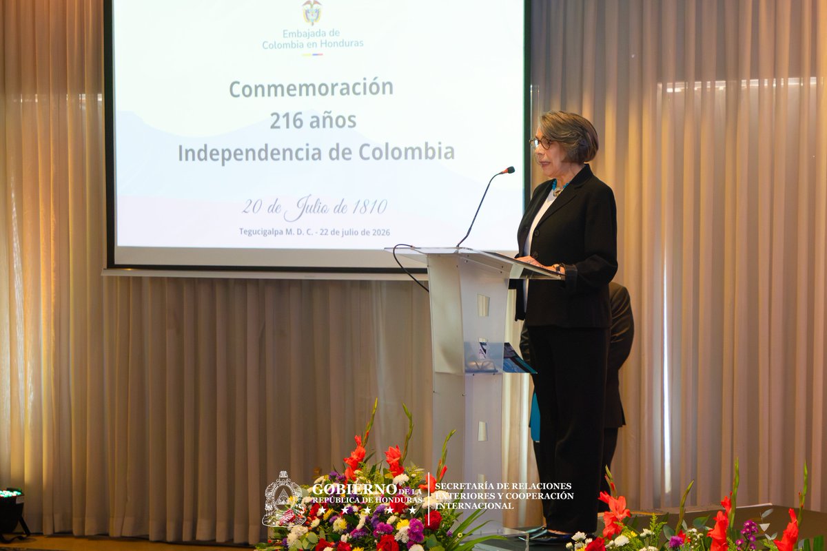 CancilleriaHN's tweet photo. 🇭🇳 🇨🇴 𝗖𝗮𝗻𝗰𝗶𝗹𝗹𝗲𝗿 𝗔𝗴ü𝗲𝗿𝗼 𝗽𝗮𝗿𝘁𝗶𝗰𝗶𝗽ó 𝗲𝗻 𝗲𝗹 𝟮𝟭𝟲 𝗮𝗻𝗶𝘃𝗲𝗿𝘀𝗮𝗿𝗶𝗼 𝗱𝗲 𝗜𝗻𝗱𝗲𝗽𝗲𝗻𝗱𝗲𝗻𝗰𝗶𝗮 𝗱𝗲 𝗖𝗼𝗹𝗼𝗺𝗯𝗶𝗮

En un ambiente de fraternidad e integración regional, se desarrolló la conmemoración del 216.º Aniversario de la Independencia de la República de Colombia, evento que contó con la participación de 𝗹𝗮 𝗦𝗲𝗰𝗿𝗲𝘁𝗮𝗿𝗶𝗮 𝗱𝗲 𝗘𝘀𝘁𝗮𝗱𝗼 𝗲𝗻 𝗹𝗼𝘀 𝗗𝗲𝘀𝗽𝗮𝗰𝗵𝗼𝘀 𝗱𝗲 𝗥𝗲𝗹𝗮𝗰𝗶𝗼𝗻𝗲𝘀 𝗘𝘅𝘁𝗲𝗿𝗶𝗼𝗿𝗲𝘀 𝘆 𝗖𝗼𝗼𝗽𝗲𝗿𝗮𝗰𝗶ó𝗻 𝗜𝗻𝘁𝗲𝗿𝗻𝗮𝗰𝗶𝗼𝗻𝗮𝗹, 𝗠𝗶𝗿𝗲𝘆𝗮 𝗔𝗴ü𝗲𝗿𝗼, 𝘆 𝗹𝗮 𝗘𝗺𝗯𝗮𝗷𝗮𝗱𝗼𝗿𝗮 𝗱𝗲 𝗖𝗼𝗹𝗼𝗺𝗯𝗶𝗮 𝗲𝗻 𝗛𝗼𝗻𝗱𝘂𝗿𝗮𝘀, 𝗗𝗼𝗿𝗮 𝗟𝘂𝗰í𝗮 𝗚𝗼𝗻𝘇á𝗹𝗲𝘇 𝗣𝗶𝗻𝗶𝗹𝗹𝗮.