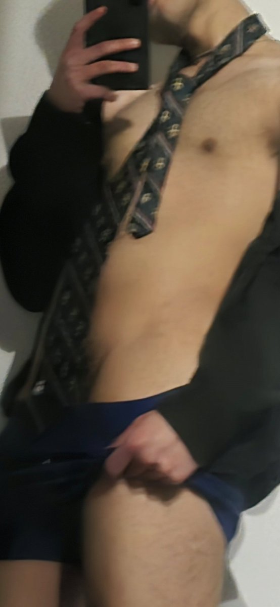 Dieleoperd's tweet photo. I think the tie should stay #mlm https://t.co/qzWcNS11tc