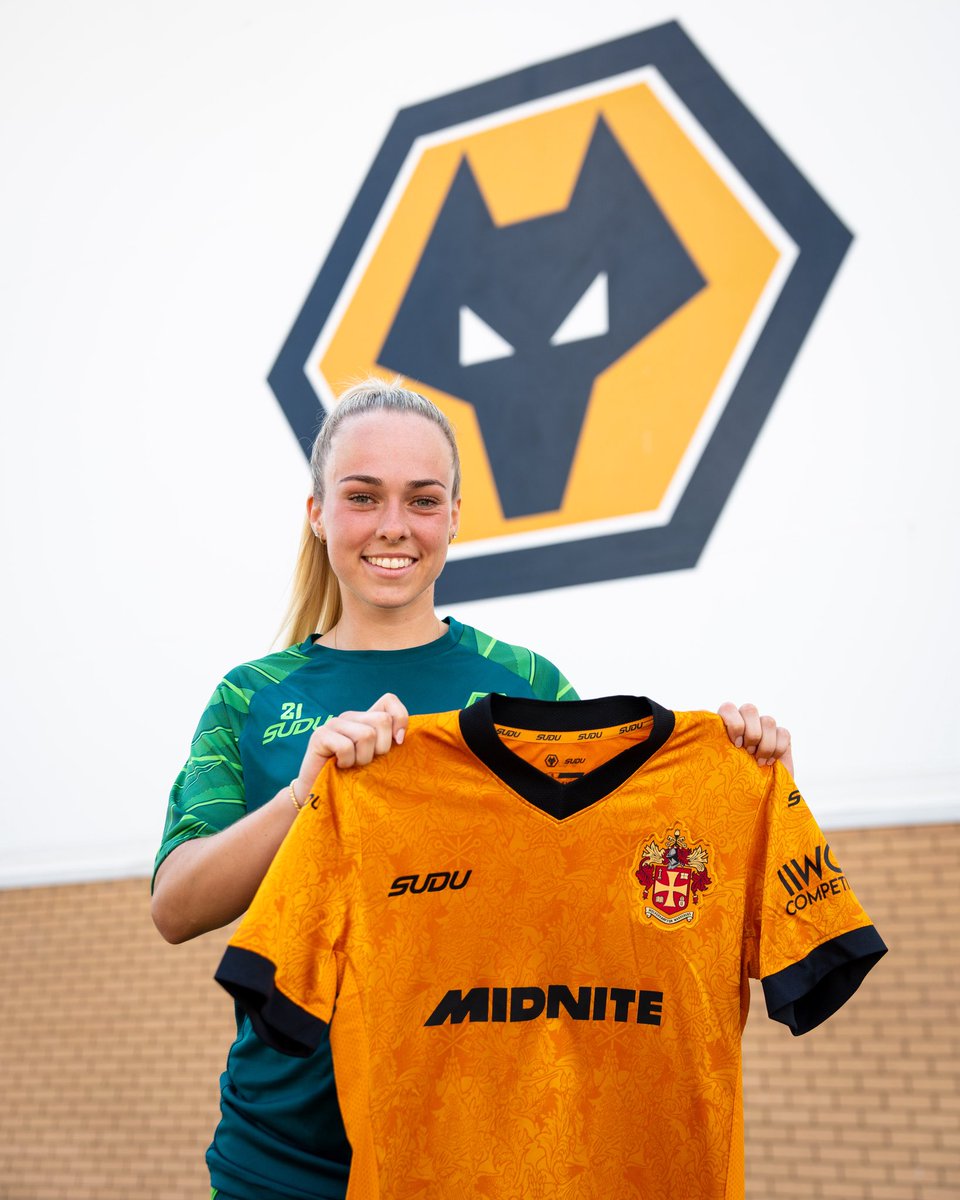 ellennjonesss's tweet photo. Buzzing to have signed for @WolvesWomen 🐺🧡 Super excited for the season ahead! https://t.co/xQfKJviHlL