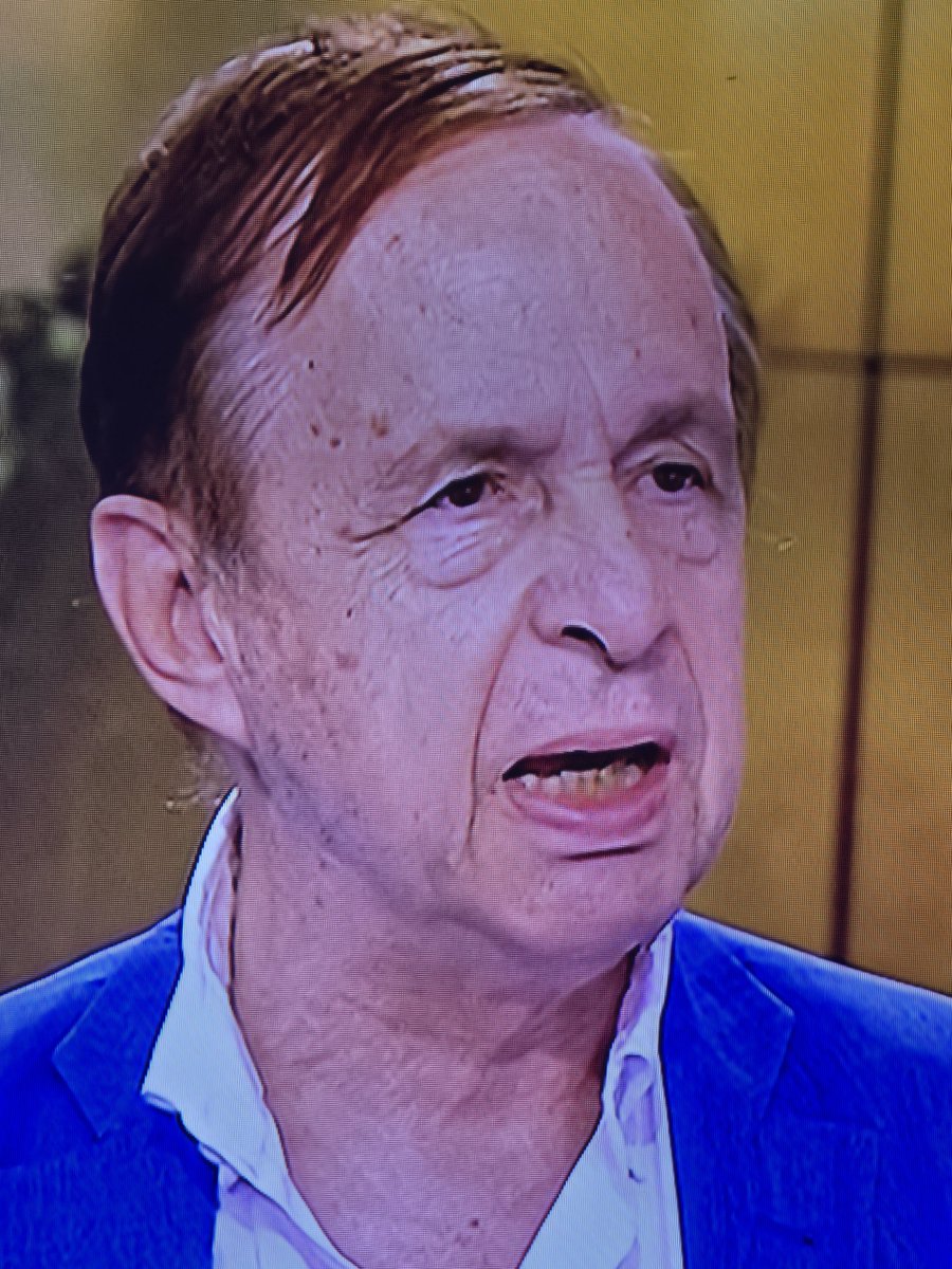 eugenemonv's tweet photo. Sérieux @CNEWS .... y a pas plus "frais" comme ancien commandant de gendarmerie ?? Laissez trankil ce monsieur à l'ephad..... https://t.co/oK4NTuu7sf