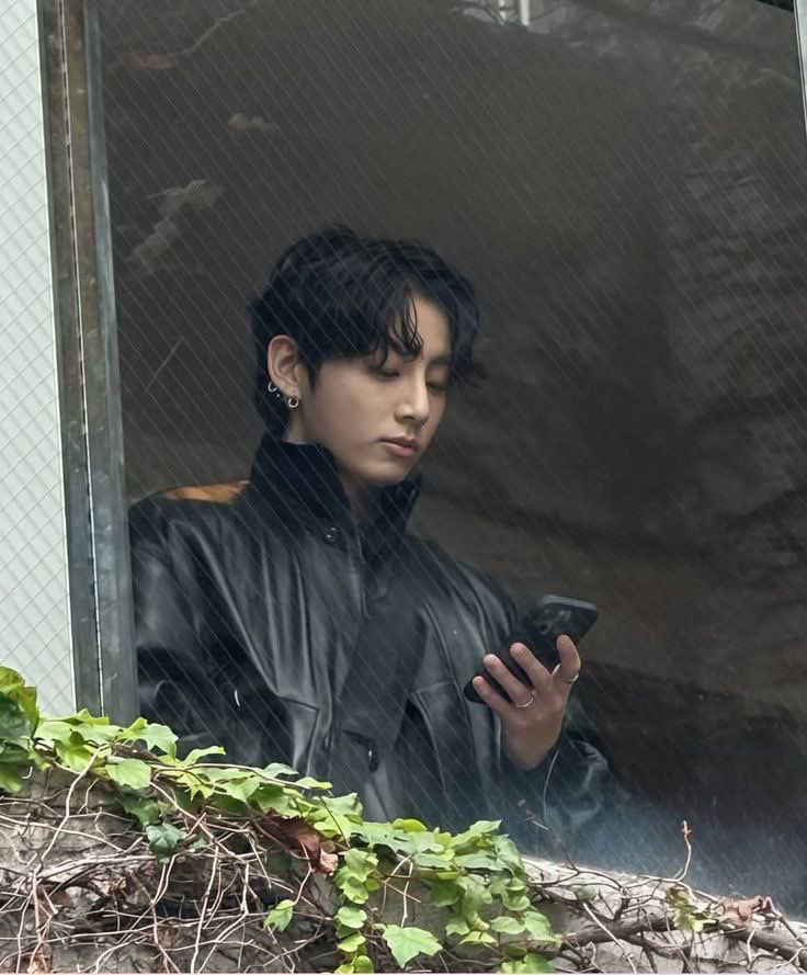 JEONKH_'s tweet photo. this Jungkook is so BEAUTIFUL and HANDSOME https://t.co/pIeRxbuAV9