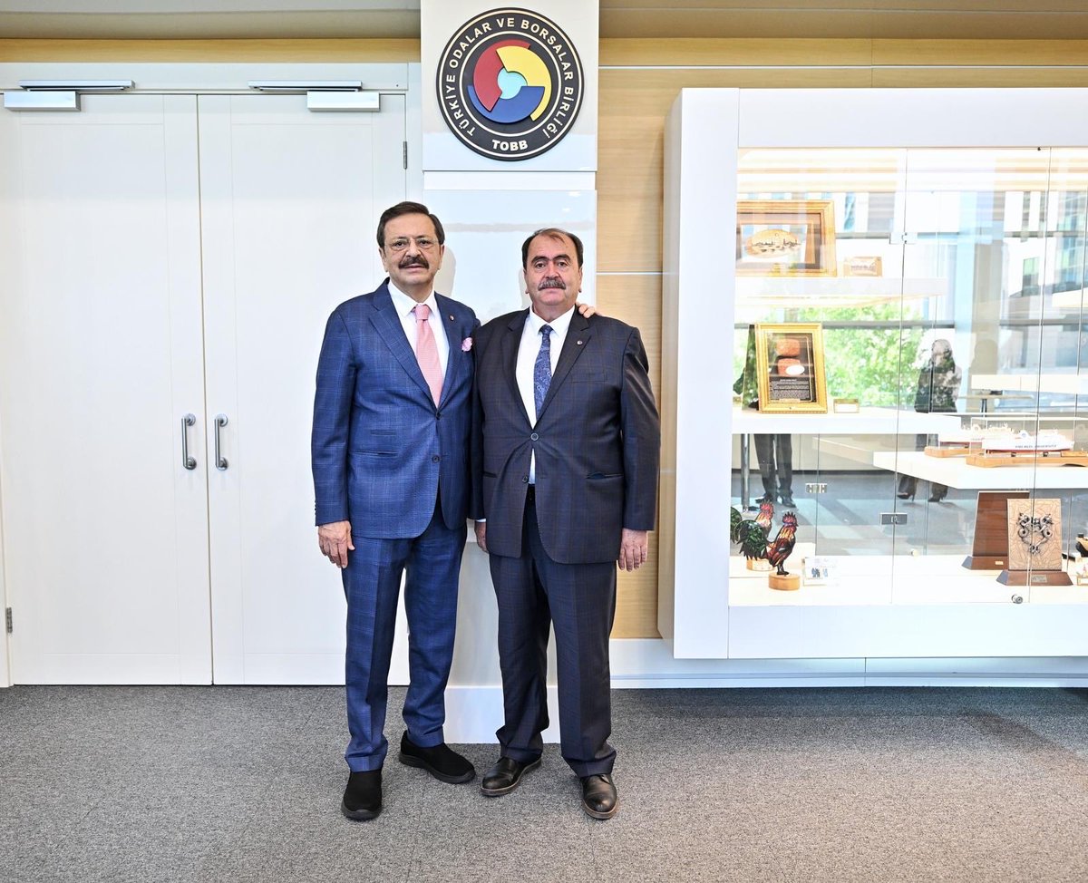 VeBucak's tweet photo. Bucak TSO Başkanı veTOBB UND Lojistik Yatırım A.Ş. Yönetim Krl  Üyesi Hasan Yalçın Meçikoğlu Ankara’da düzenlenen TOBB Başkanı Sayın M. Rifat Hisarcıklıoğlu’nun Başkanlığında toplanan TOBB UND Lojistik Yatırım A.Ş. Genel Kurul toplantısına katıldı. https://t.co/62Dk589uQD