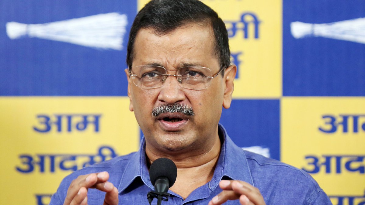 AmarUjalaNews's tweet photo. दिल्ली के पूर्व सीएम अरविंद केजरीवाल ने कहा, मोहन भागवत कहते हैं ज्यादा बच्चे पैदा करो, रेखा गुप्ता कहती हैं तीन से ज्यादा पर योजना का लाभ नहीं। हिंदू असमंजस में हैं। दोनों नेताओं को मिलकर स्थिति स्पष्ट करनी चाहिए।
#PopulationPolicy @AamAadmiParty @RSSorg #MohanBhagwat #RekhaGupta #BJP #RSS