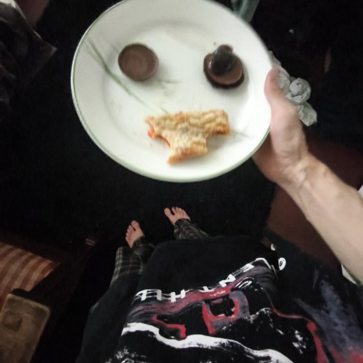 preconditional's tweet photo. when your meal looks like a creative face ¥ #extremepeace https://t.co/Tl2IoD8l75
