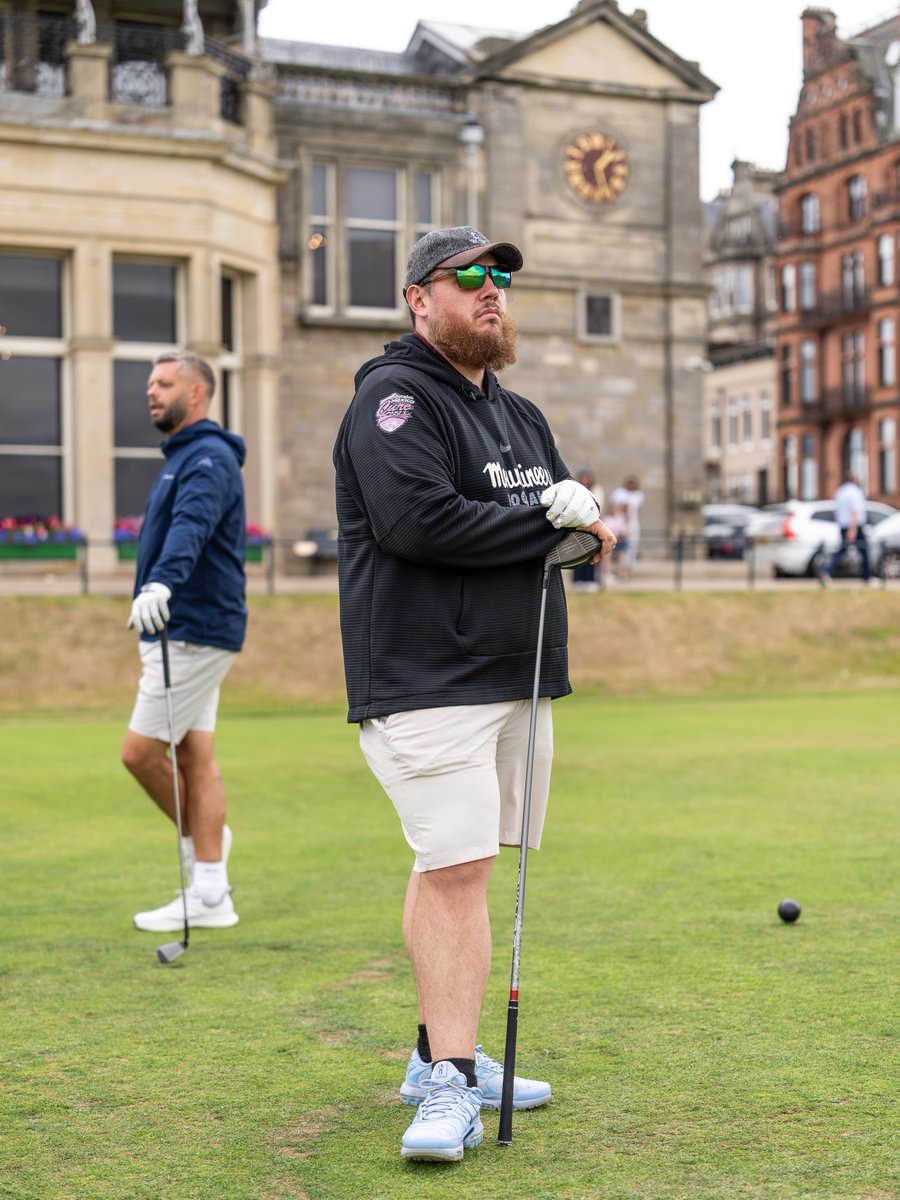 _raymondwill's tweet photo. Luke Combs at the Old Course... What do you notice? https://t.co/155xqMO5bS