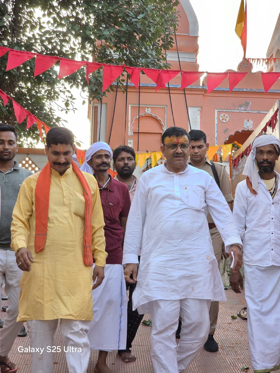 ChandrapalBjp's tweet photo. आज जनपद संभल स्थित माँ श्री कैला देवी धाम में गुरु पूर्णिमा के पावन अवसर पर परम पूज्य महंत ऋषिराज गिरी जी महाराज (संस्थापक – अंतरराष्ट्रीय हरिहर सेना) के पावन सान्निध्य में आशीर्वाद प्राप्त किया।
@idharampalsingh @mppchaudhary 
#चन्द्रपाल_खड़गवंशी https://t.co/V98NDZLs4P