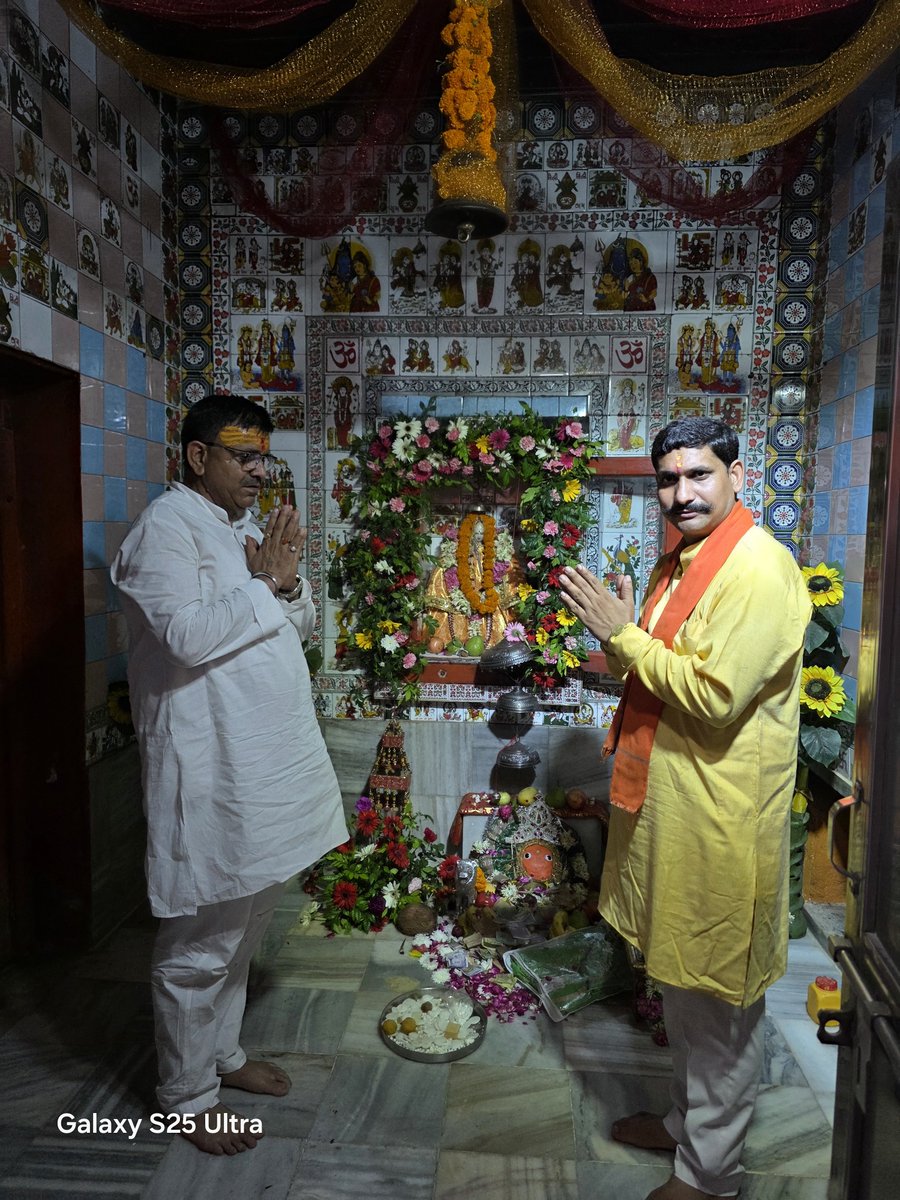 ChandrapalBjp's tweet photo. आज जनपद संभल स्थित माँ श्री कैला देवी धाम में गुरु पूर्णिमा के पावन अवसर पर परम पूज्य महंत ऋषिराज गिरी जी महाराज (संस्थापक – अंतरराष्ट्रीय हरिहर सेना) के पावन सान्निध्य में आशीर्वाद प्राप्त किया।
@idharampalsingh @mppchaudhary 
#चन्द्रपाल_खड़गवंशी https://t.co/V98NDZLs4P